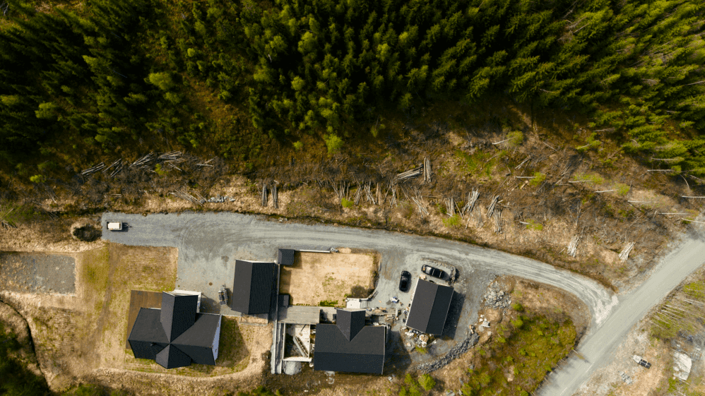 Dronebilde av boligfeltet sett ovenfra. Viser tomtene 6-12, retning vestover